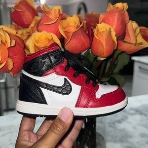 Jordan 1’s Retro high OG TD “Satin Red”